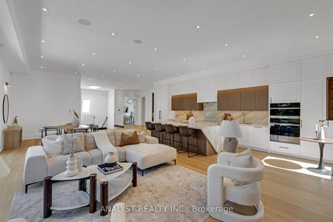Photo 9 at 82 Donhill Crescent, Kleinburg, Vaughan