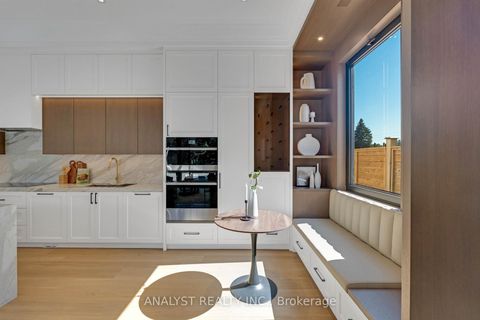 Photo 11 at 82 Donhill Crescent, Kleinburg, Vaughan