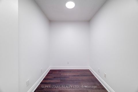Photo 11 at 524 - 25 Greenview Avenue, Newtonbrook West, Toronto