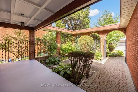 Photo 2 at 31 Clovercrest Road, Don Valley Village, Toronto