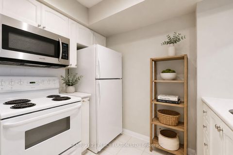Photo 9 at 538 - 3 Everson Drive, Willowdale East, Toronto