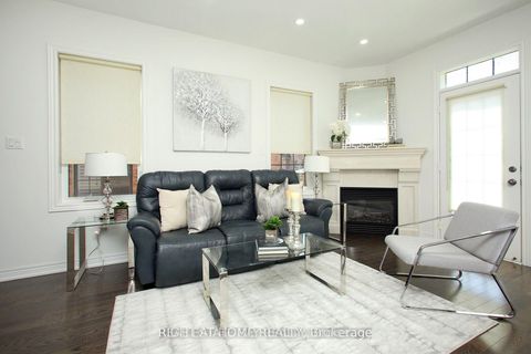 Photo 4 at 25 Sibella Way, Vellore Village, Vaughan