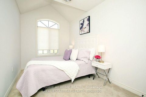 Photo 12 at 25 Sibella Way, Vellore Village, Vaughan