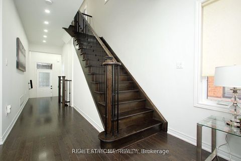 Photo 13 at 25 Sibella Way, Vellore Village, Vaughan
