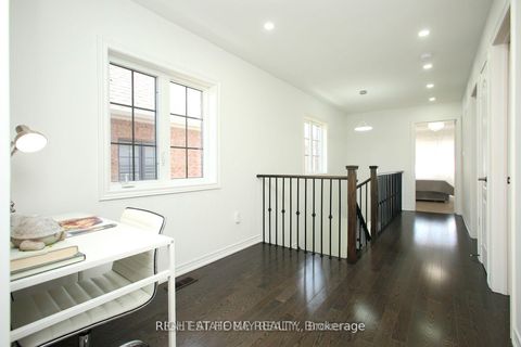 Photo 18 at 25 Sibella Way, Vellore Village, Vaughan