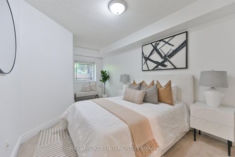 Photo 11 at 24 - 70 Byng Avenue, Willowdale East, Toronto
