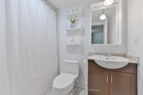 Photo 13 at 24 - 70 Byng Avenue, Willowdale East, Toronto