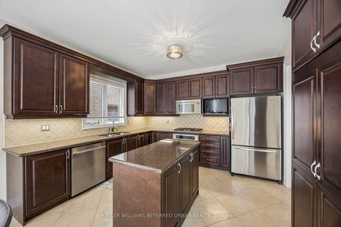 Photo 14 at 12 Silvestre Avenue, Vellore Village, Vaughan