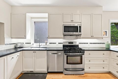 Photo 6 at 356 Howland Avenue, Casa Loma, Toronto