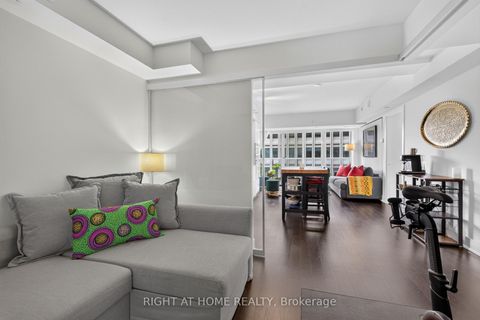 Photo 4 at 1809 - 955 BAY Street, Bay Street Corridor, Toronto