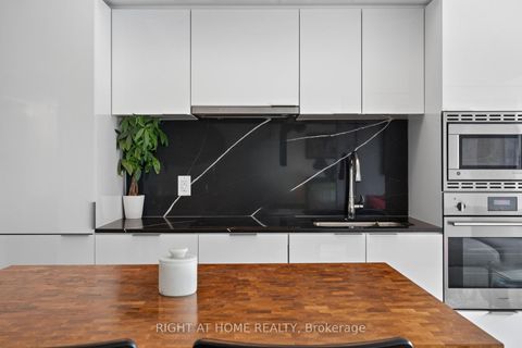 Photo 8 at 1809 - 955 BAY Street, Bay Street Corridor, Toronto