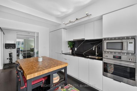 Photo 9 at 1809 - 955 BAY Street, Bay Street Corridor, Toronto