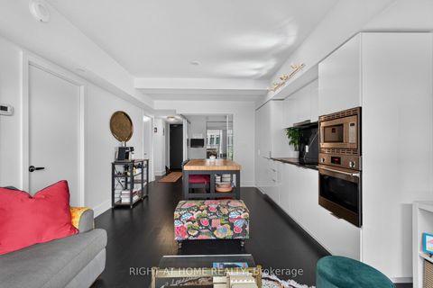 Photo 13 at 1809 - 955 BAY Street, Bay Street Corridor, Toronto