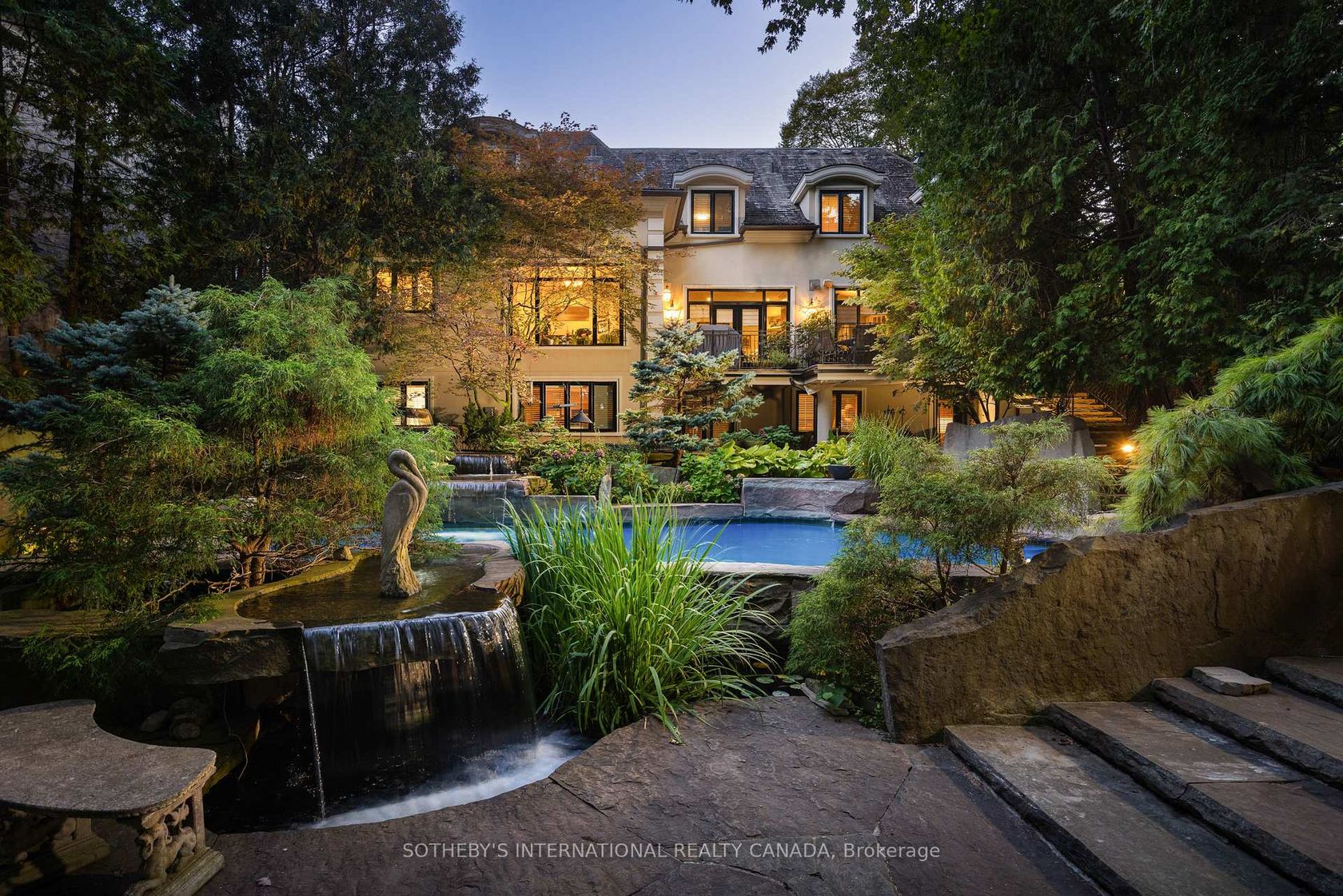 23 Edenbrook Hill, Humber Valley, Toronto photo 2