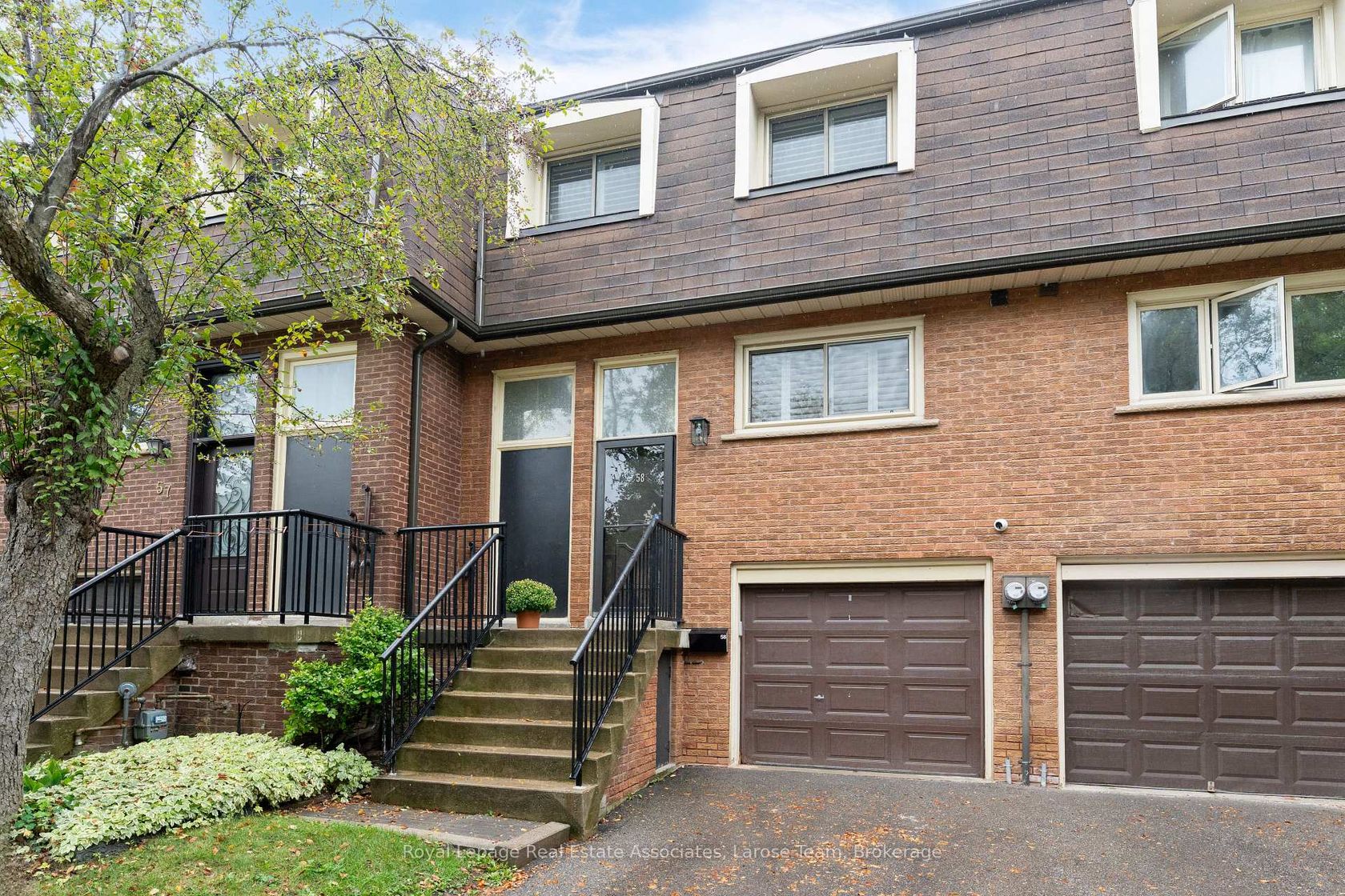 58 Silver Shadow Path, Markland Wood, Toronto photo number 2