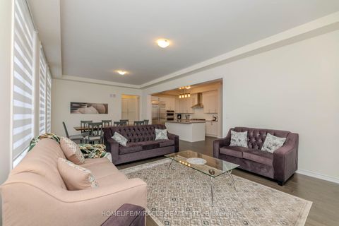 Photo 6 at 89 Halldorson Avenue, Bayview Northeast, Aurora