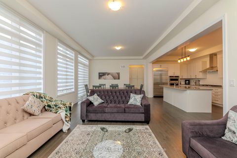 Photo 7 at 89 Halldorson Avenue, Bayview Northeast, Aurora