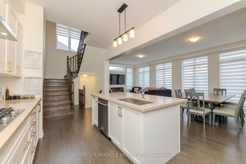 Photo 11 at 89 Halldorson Avenue, Bayview Northeast, Aurora