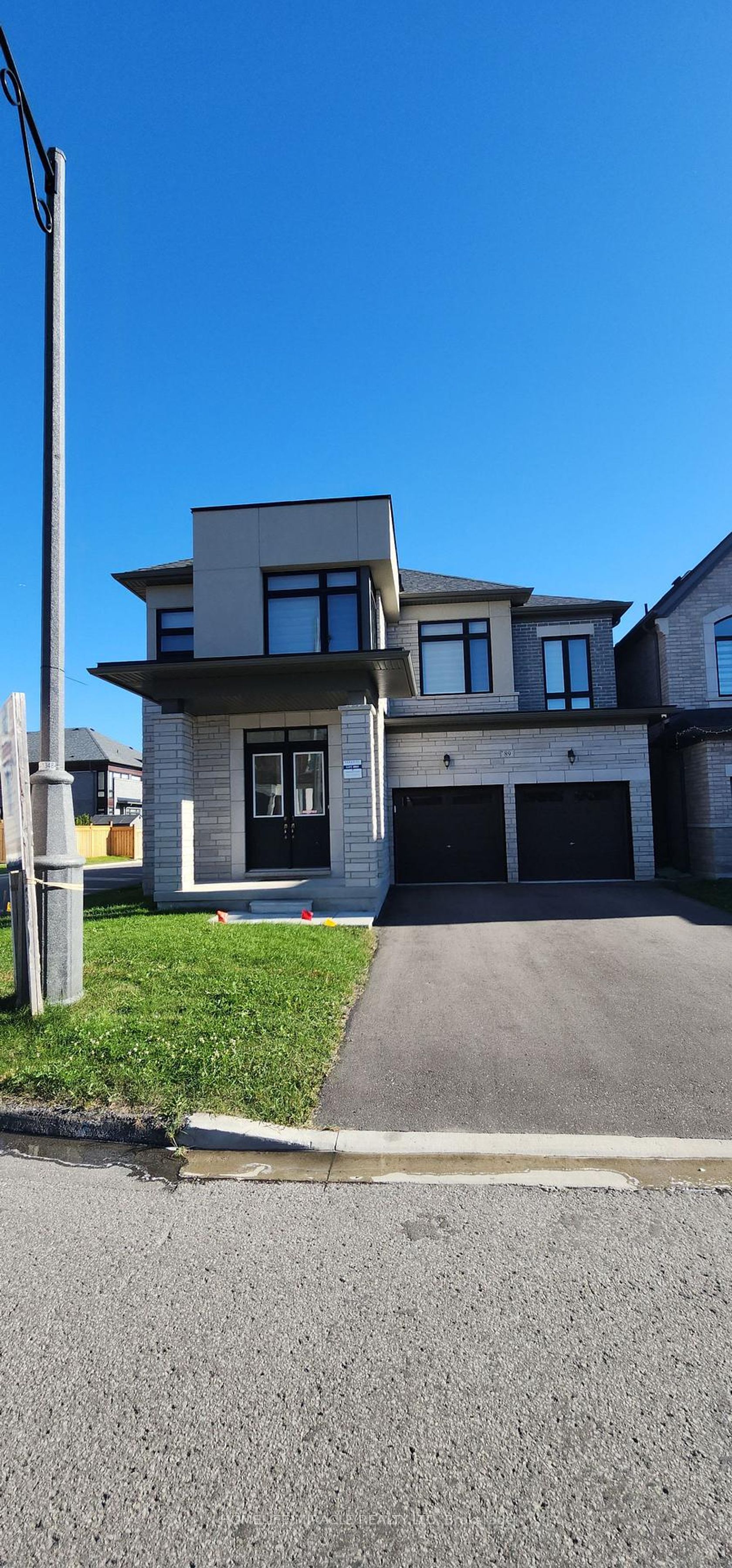 89 Halldorson Avenue, Bayview Northeast, Aurora photo number 2