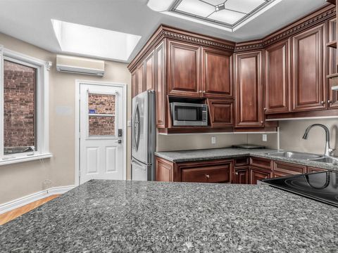 Photo 12 at 168 Markham Street, Bellwoods, Toronto