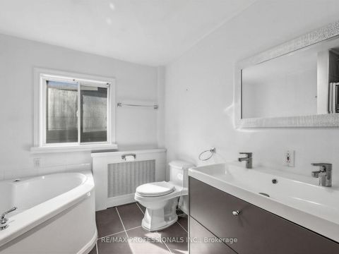 Photo 16 at 168 Markham Street, Bellwoods, Toronto