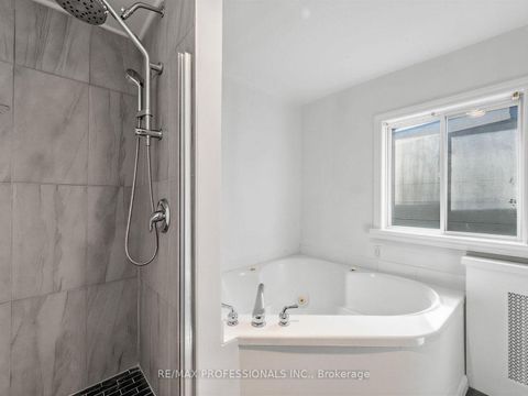 Photo 17 at 168 Markham Street, Bellwoods, Toronto