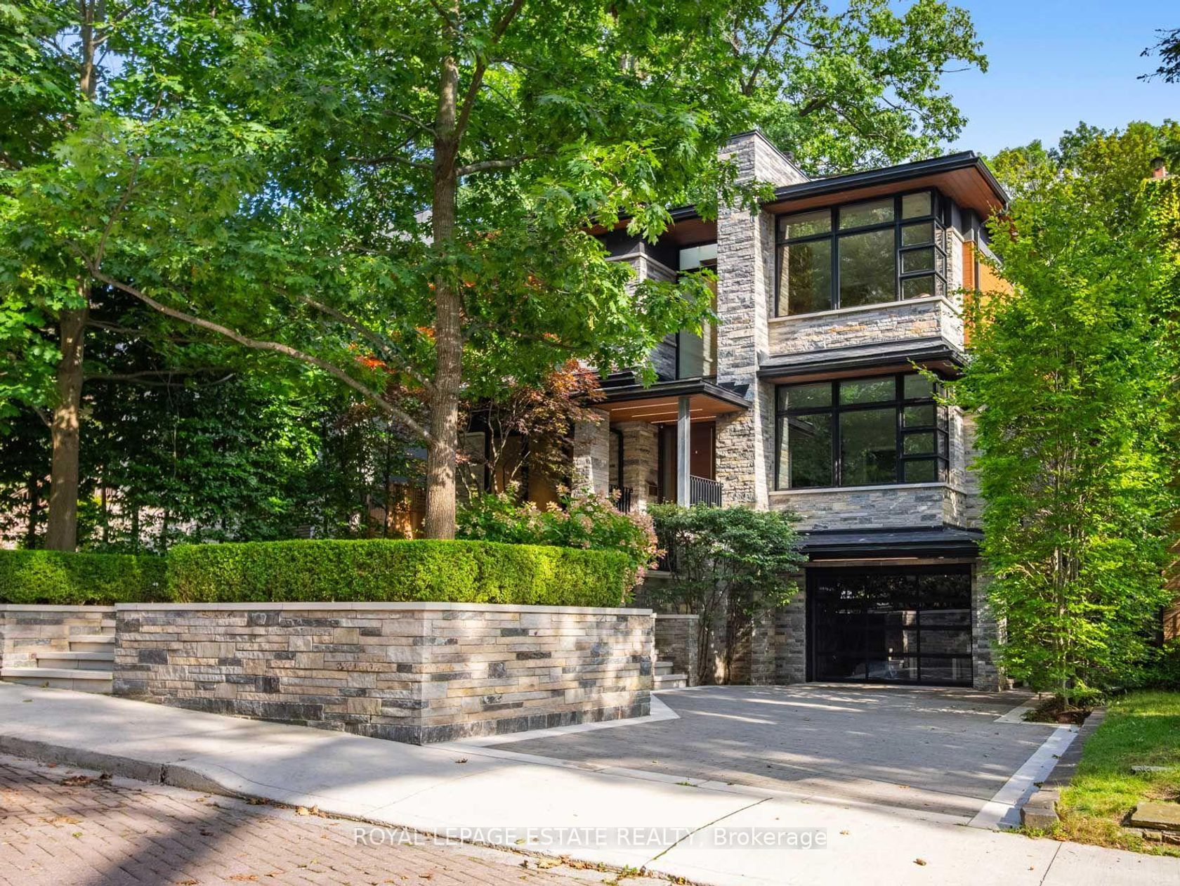 11 Pine Crescent, The Beaches, Toronto photo 1
