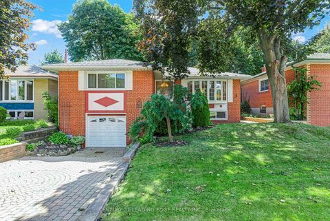 Photo 1 at 39 Wantanopa Crescent, Woburn, Toronto