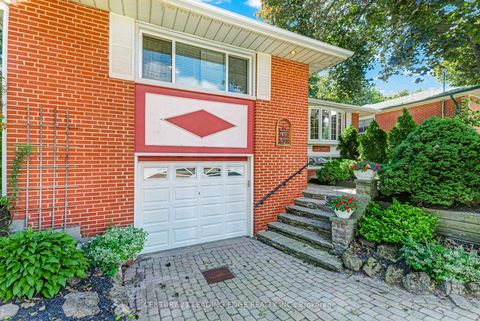 Photo 3 at 39 Wantanopa Crescent, Woburn, Toronto