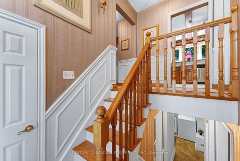 Photo 6 at 39 Wantanopa Crescent, Woburn, Toronto