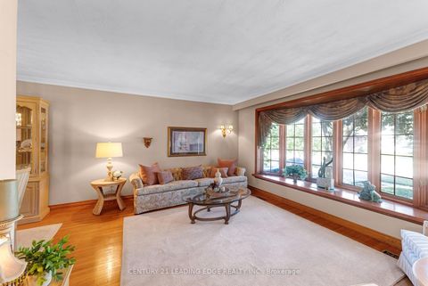 Photo 8 at 39 Wantanopa Crescent, Woburn, Toronto