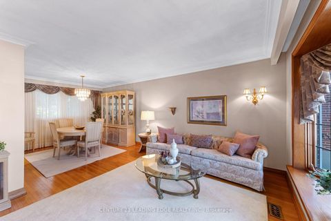 Photo 10 at 39 Wantanopa Crescent, Woburn, Toronto