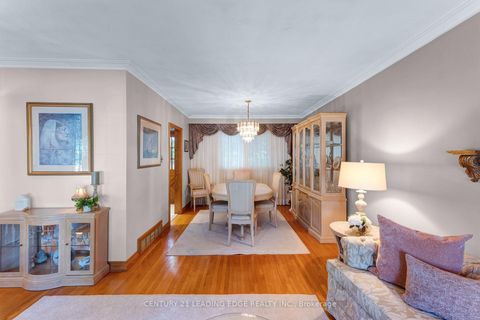 Photo 11 at 39 Wantanopa Crescent, Woburn, Toronto