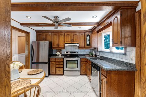 Photo 13 at 39 Wantanopa Crescent, Woburn, Toronto