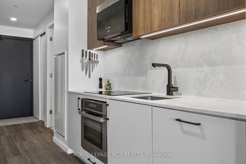 Photo 2 at 321 - 689 The Queensway, Queensway, Toronto