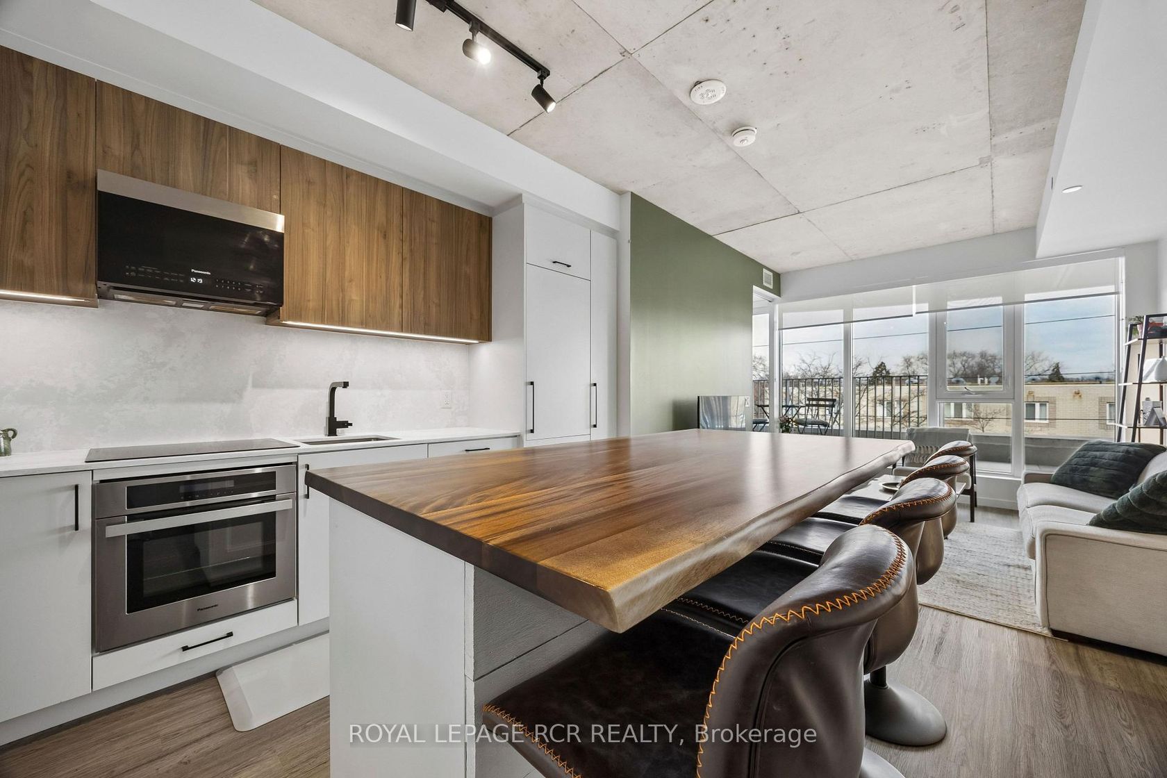 321 - 689 The Queensway, Queensway, Toronto photo 4