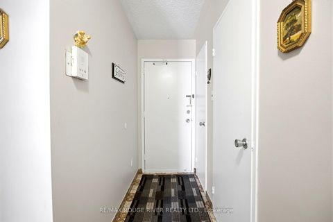 Photo 3 at 406 - 895 Kennedy Road, Ionview, Toronto