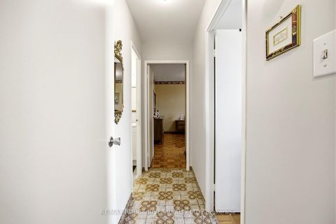 Photo 17 at 406 - 895 Kennedy Road, Ionview, Toronto
