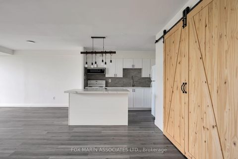 Photo 2 at 312 - 20 Edgecliff Golfway, Flemingdon Park, Toronto