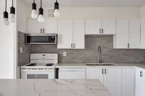 Photo 3 at 312 - 20 Edgecliff Golfway, Flemingdon Park, Toronto
