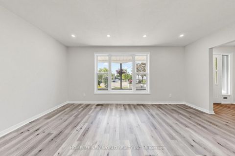 Photo 6 at 12 Greyfriar Court, Jane Heights, Toronto