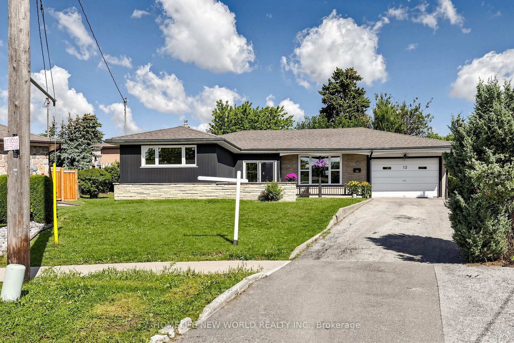 12 Greyfriar Court, Jane Heights, Toronto photo 3