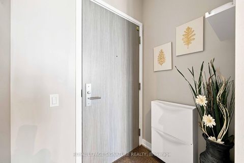 Photo 1 at 4305 - 161 Roehampton Avenue, Mount Pleasant West, Toronto