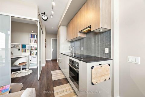 Photo 12 at 4305 - 161 Roehampton Avenue, Mount Pleasant West, Toronto