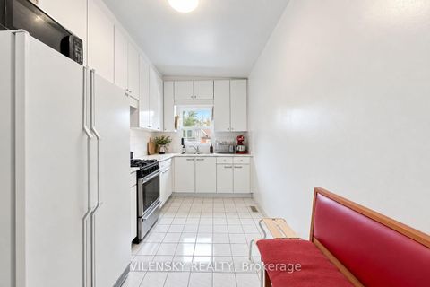 Photo 11 at 41 Lakeview Avenue, Bellwoods, Toronto
