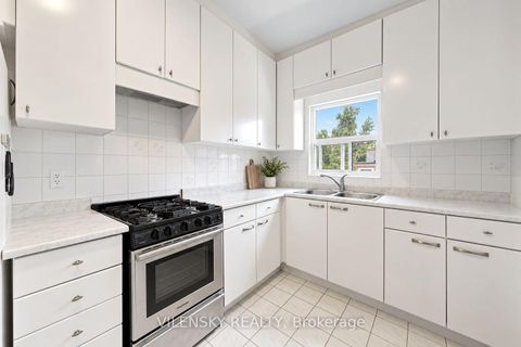 Photo 12 at 41 Lakeview Avenue, Bellwoods, Toronto