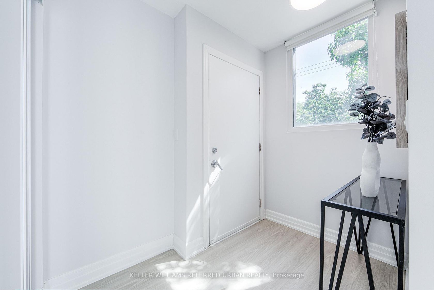 802 - 370 Wallace Avenue, Junction, Toronto photo number 2