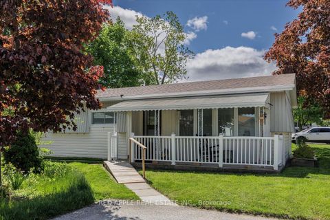 Photo 1 at 30 Flora Court, Rural Innisfil, Innisfil