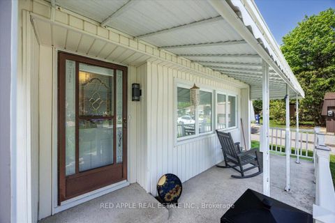 Photo 2 at 30 Flora Court, Rural Innisfil, Innisfil