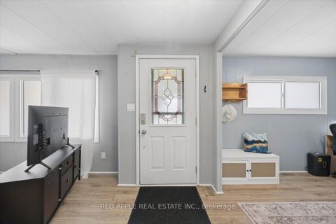 Photo 3 at 30 Flora Court, Rural Innisfil, Innisfil